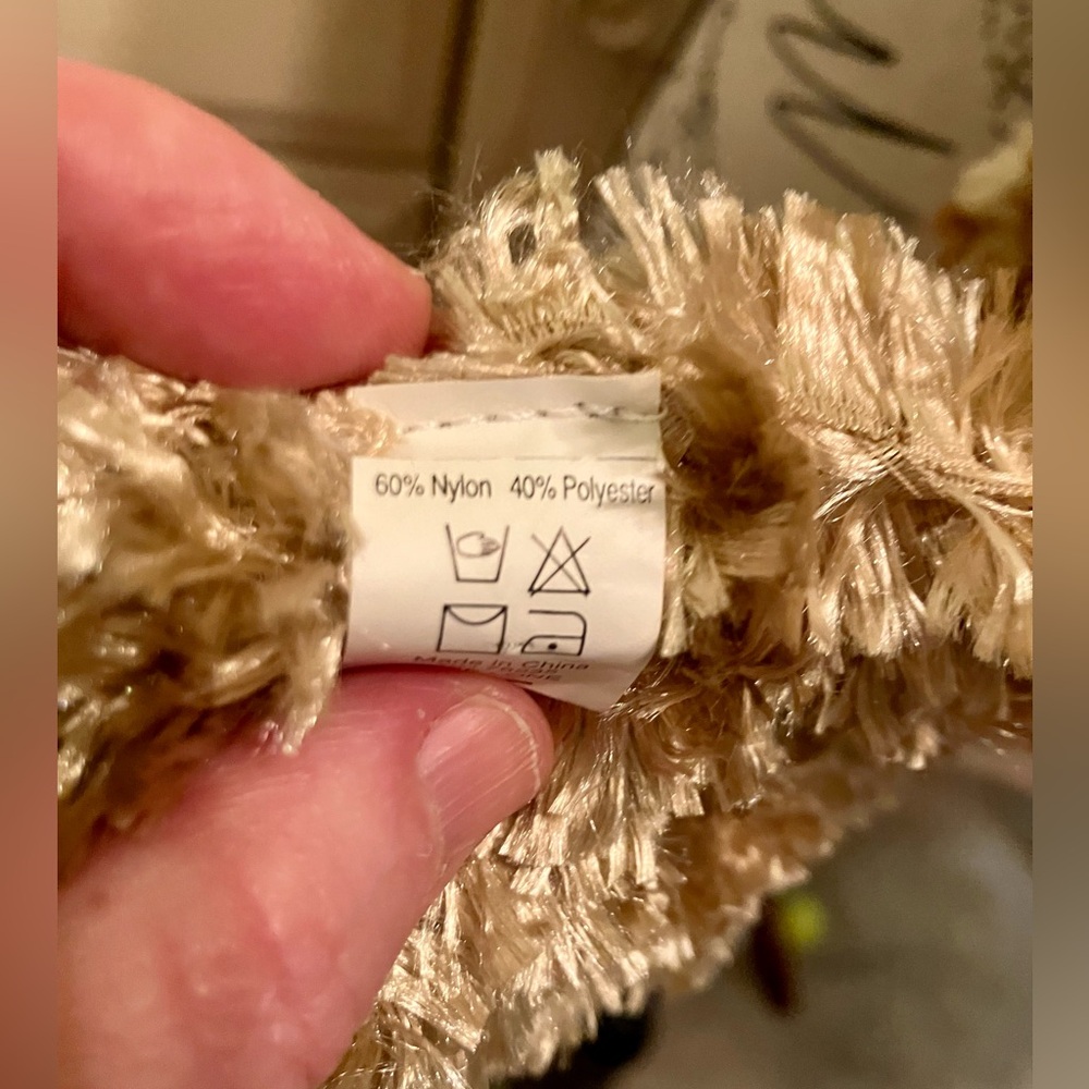 Textured scarf - Picture 2 of 4